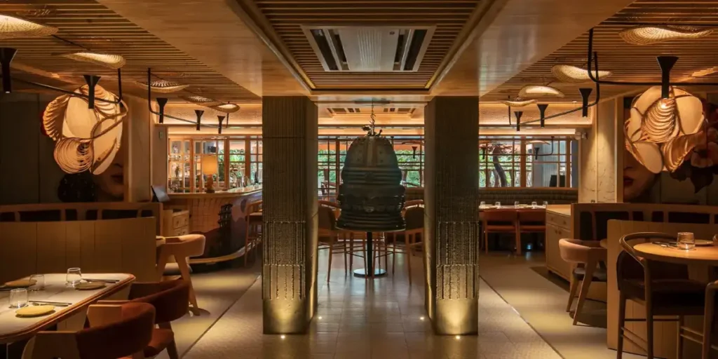 16 Restaurant Interior Design Themes to Inspire Your Creative Genius 4 Modern Minimalist Restaurant Interior Design Themes-SURENSPACE